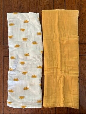 Sticky Toffee Muslin Swaddle Blankets - Set of 2 - Yellow, Cream with Suns